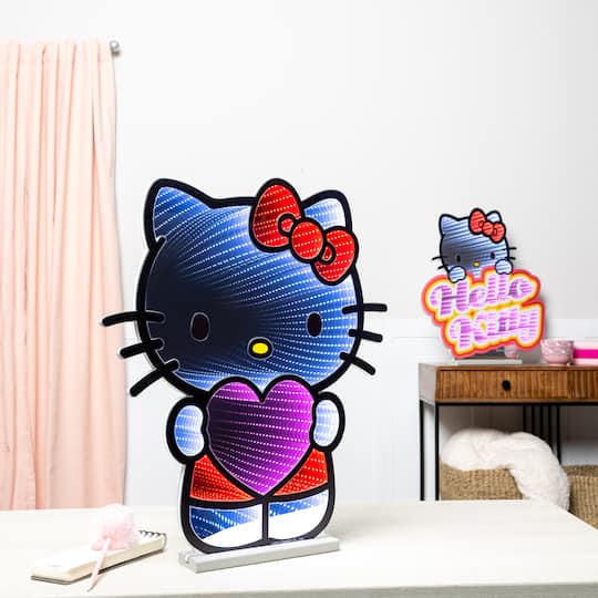 24" Hello Kitty® Heart EkkoLight